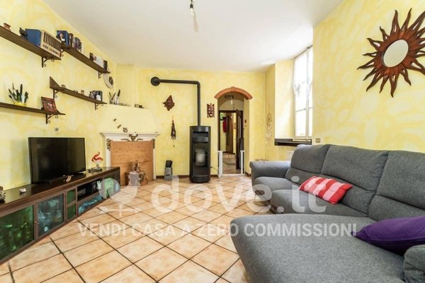 casa indipendente in vendita a Cocquio-Trevisago