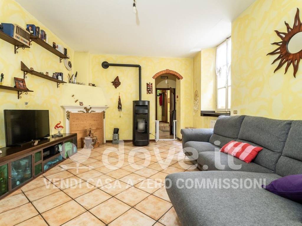 casa indipendente in vendita a Cocquio-Trevisago