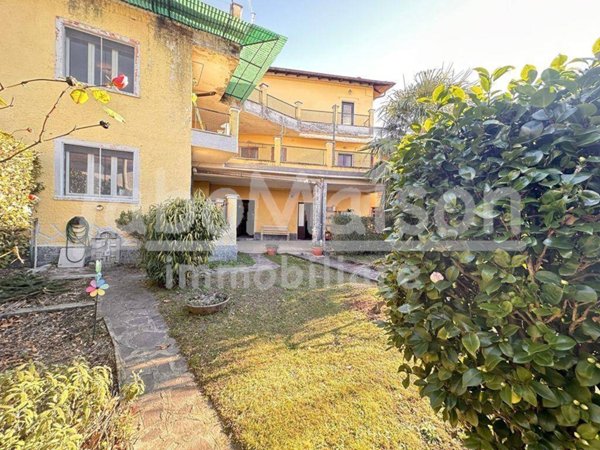 casa semindipendente in vendita a Cocquio-Trevisago