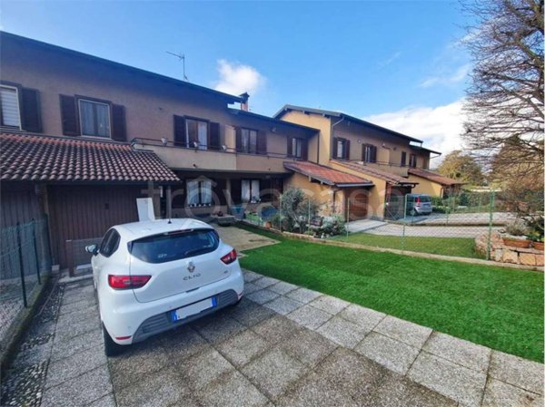 casa indipendente in vendita a Cocquio-Trevisago