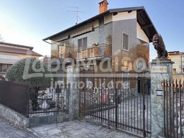 casa indipendente in vendita a Cocquio-Trevisago