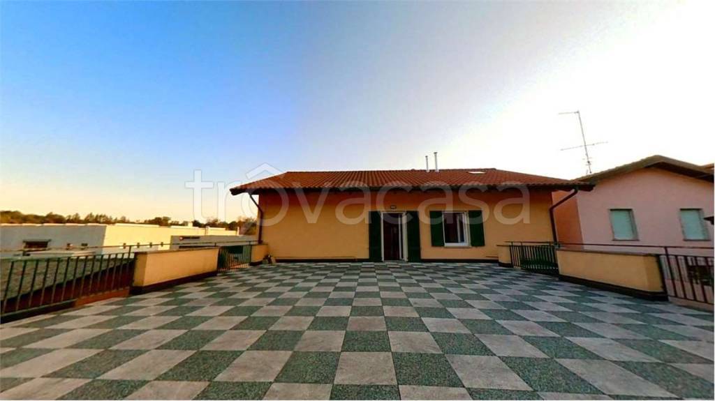 casa indipendente in vendita a Cocquio-Trevisago