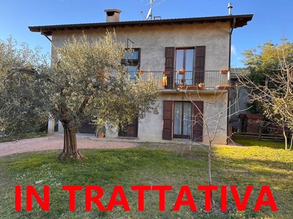 casa indipendente in vendita a Cocquio-Trevisago