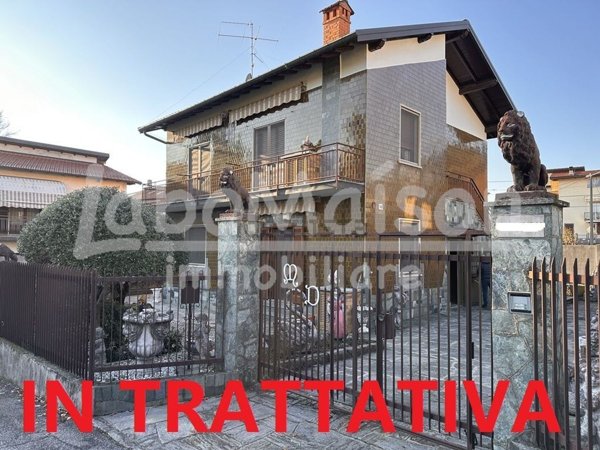 appartamento in vendita a Cocquio-Trevisago