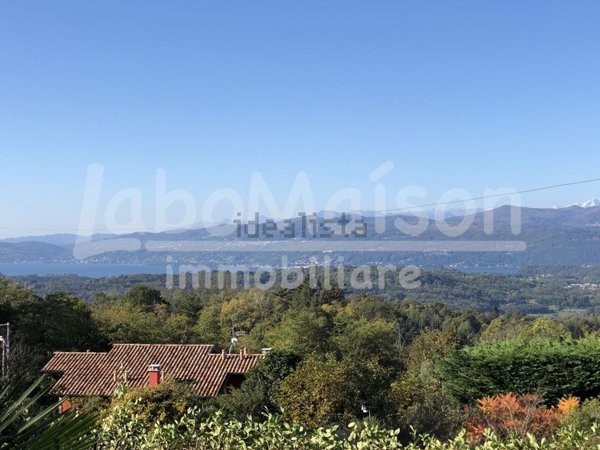 casa indipendente in vendita a Cocquio-Trevisago