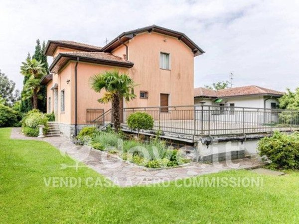 casa indipendente in vendita a Cocquio-Trevisago