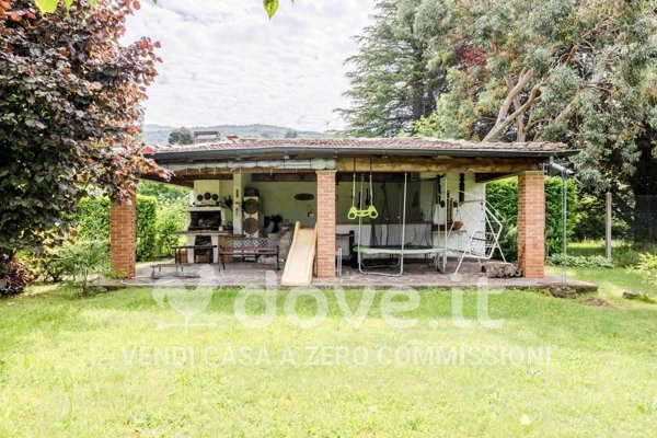 casa indipendente in vendita a Cocquio-Trevisago