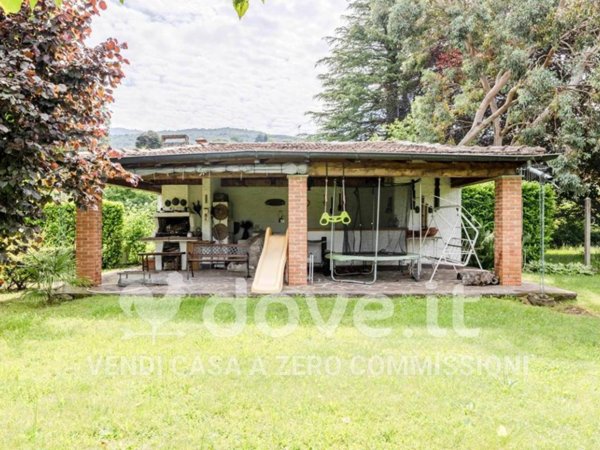 casa indipendente in vendita a Cocquio-Trevisago