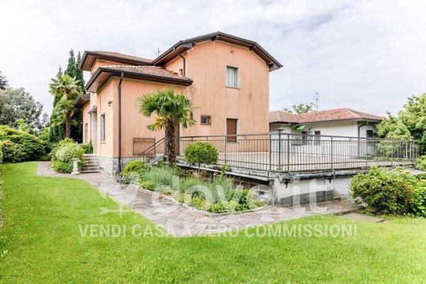 casa indipendente in vendita a Cocquio-Trevisago