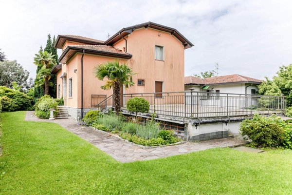 casa indipendente in vendita a Cocquio-Trevisago