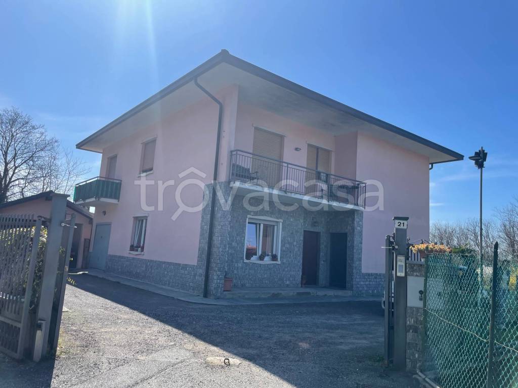 casa indipendente in vendita a Cocquio-Trevisago