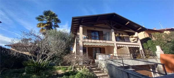 appartamento in vendita a Cocquio-Trevisago