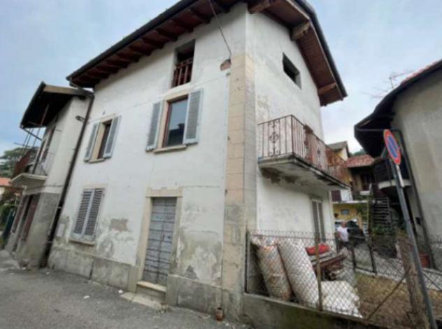 casa indipendente in vendita a Cocquio-Trevisago