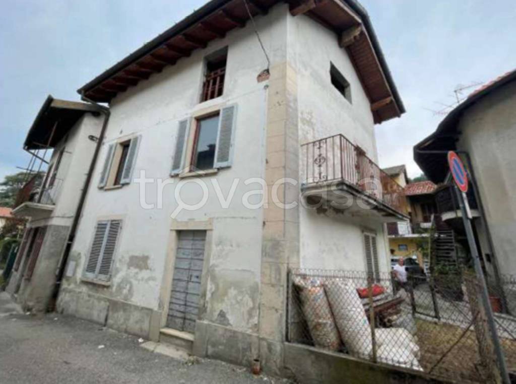 casa indipendente in vendita a Cocquio-Trevisago