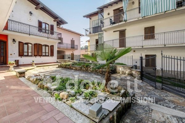casa indipendente in vendita a Cocquio-Trevisago