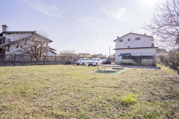 casa indipendente in vendita a Cocquio-Trevisago