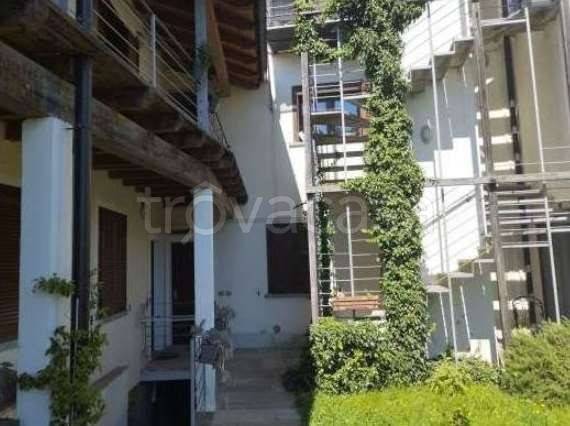 appartamento in vendita a Cocquio-Trevisago