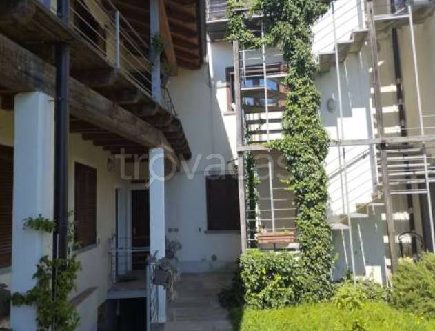 appartamento in vendita a Cocquio-Trevisago