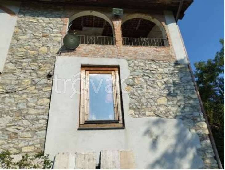 appartamento in vendita a Cocquio-Trevisago