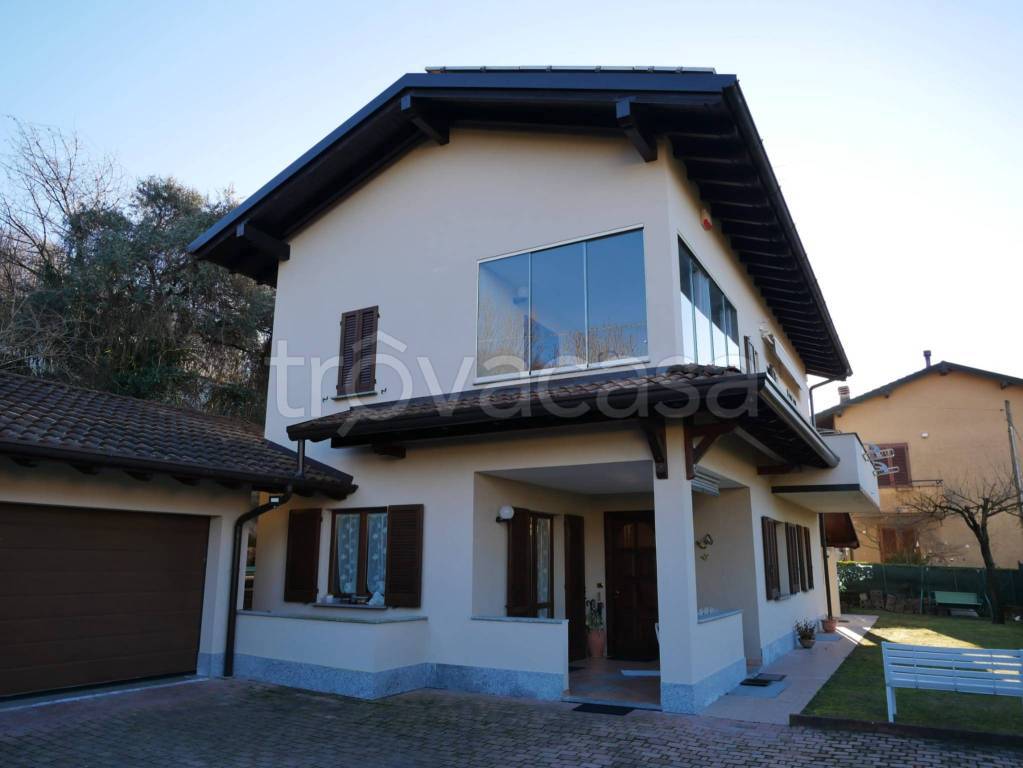 casa indipendente in vendita a Cocquio-Trevisago