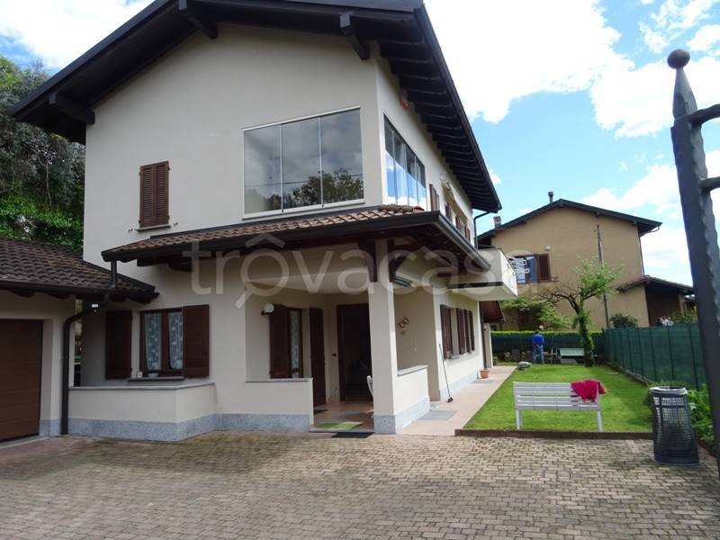 casa indipendente in vendita a Cocquio-Trevisago