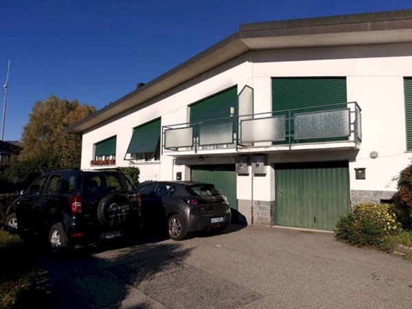 appartamento in vendita a Cocquio-Trevisago