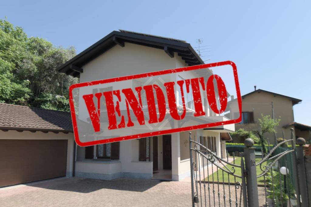 casa indipendente in vendita a Cocquio-Trevisago