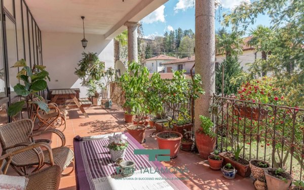 casa indipendente in vendita a Cocquio-Trevisago