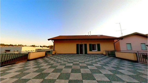 casa indipendente in vendita a Cocquio-Trevisago