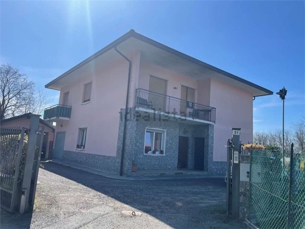 casa indipendente in vendita a Cocquio-Trevisago