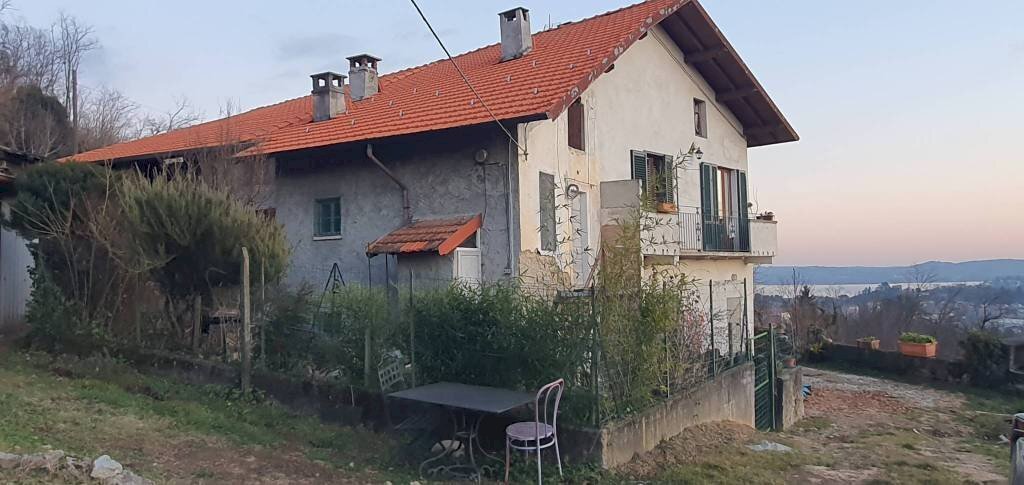 casa indipendente in vendita a Cocquio-Trevisago