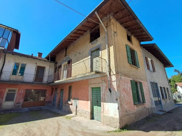 casa indipendente in vendita a Cocquio-Trevisago