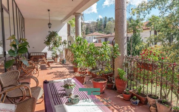 casa indipendente in vendita a Cocquio-Trevisago