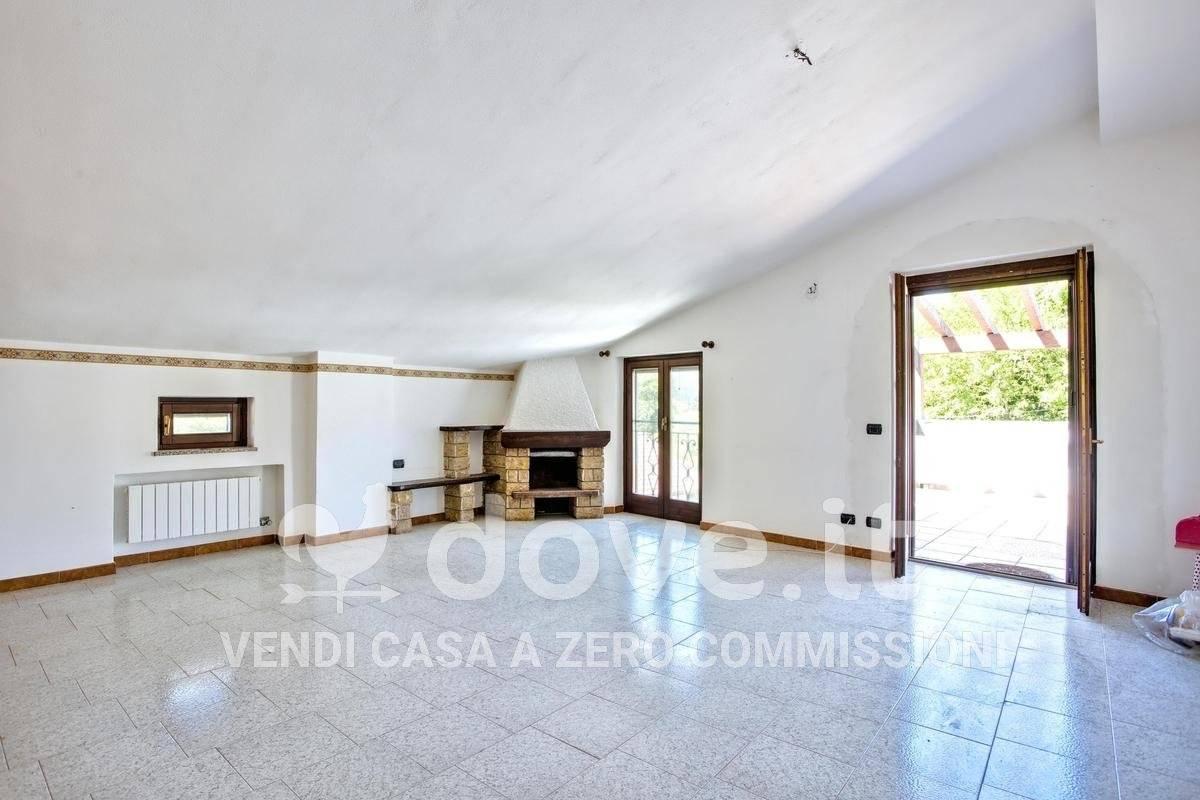 appartamento in vendita a Cocquio-Trevisago