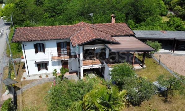 casa indipendente in vendita a Cocquio-Trevisago