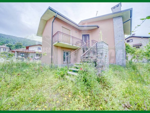 casa indipendente in vendita a Cocquio-Trevisago