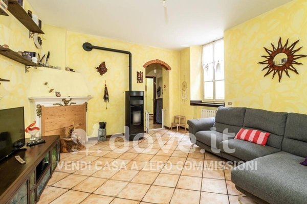 casa indipendente in vendita a Cocquio-Trevisago
