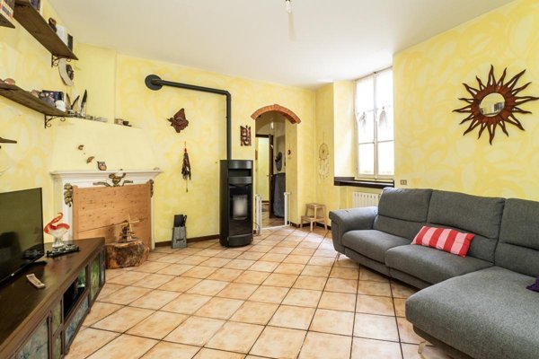 casa indipendente in vendita a Cocquio-Trevisago