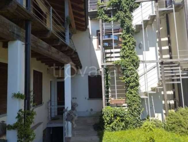appartamento in vendita a Cocquio-Trevisago