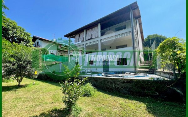 casa indipendente in vendita a Cocquio-Trevisago