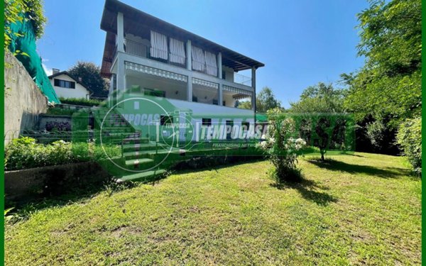 casa indipendente in vendita a Cocquio-Trevisago