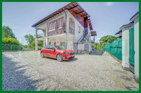 casa indipendente in vendita a Cocquio-Trevisago