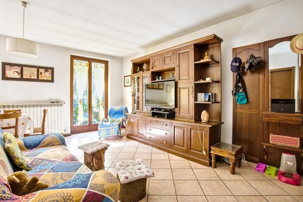 casa indipendente in vendita a Cocquio-Trevisago