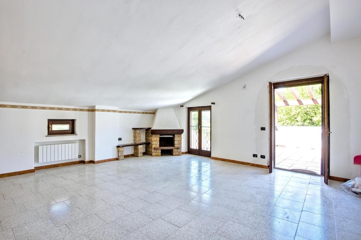 appartamento in vendita a Cocquio-Trevisago
