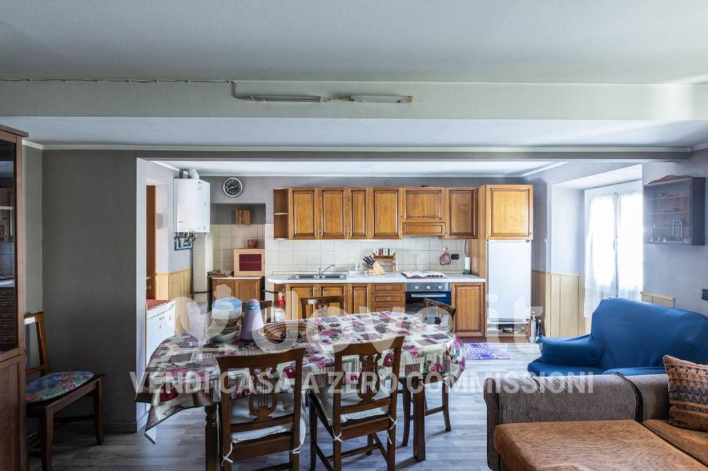 appartamento in vendita a Cocquio-Trevisago