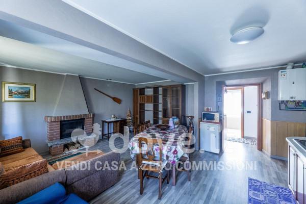 appartamento in vendita a Cocquio-Trevisago