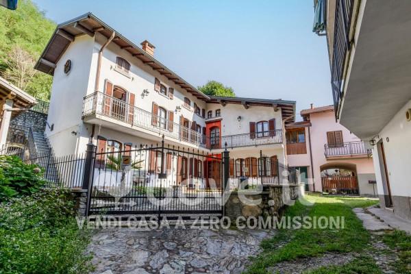 casa indipendente in vendita a Cocquio-Trevisago