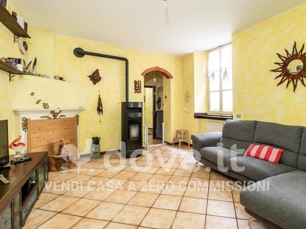 casa indipendente in vendita a Cocquio-Trevisago