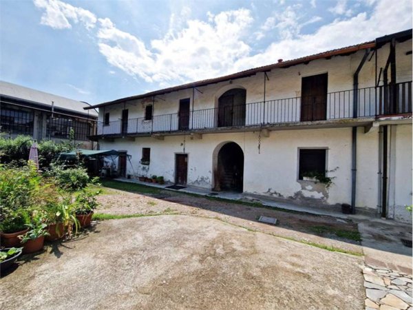 appartamento in vendita a Cocquio-Trevisago