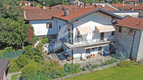 casa indipendente in vendita a Cocquio-Trevisago